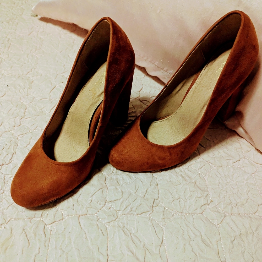 Shoes - Picture 2 of 2